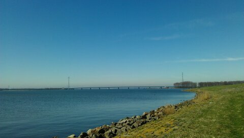 Lekker wandelen langs de rivieren in Nederland.